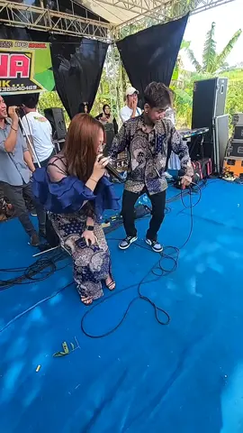 mode biduan sik🕺💃 di nikahan @_roycalm dan @koliffaa_  masih bersama duo garangan garawati @yustiabrb27 @YANTO OMPONG @yanto_ompong10 