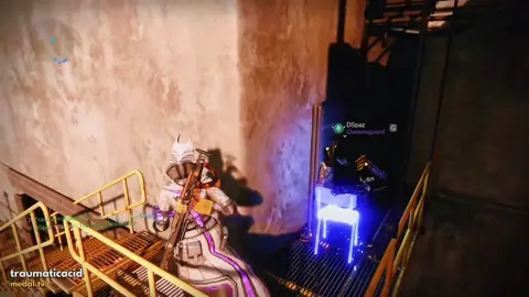 I wanted hugs 😭🤣😪 #d2 #destiny2tiktok #destiny2clips #destiny2funnymoments #warlocks 