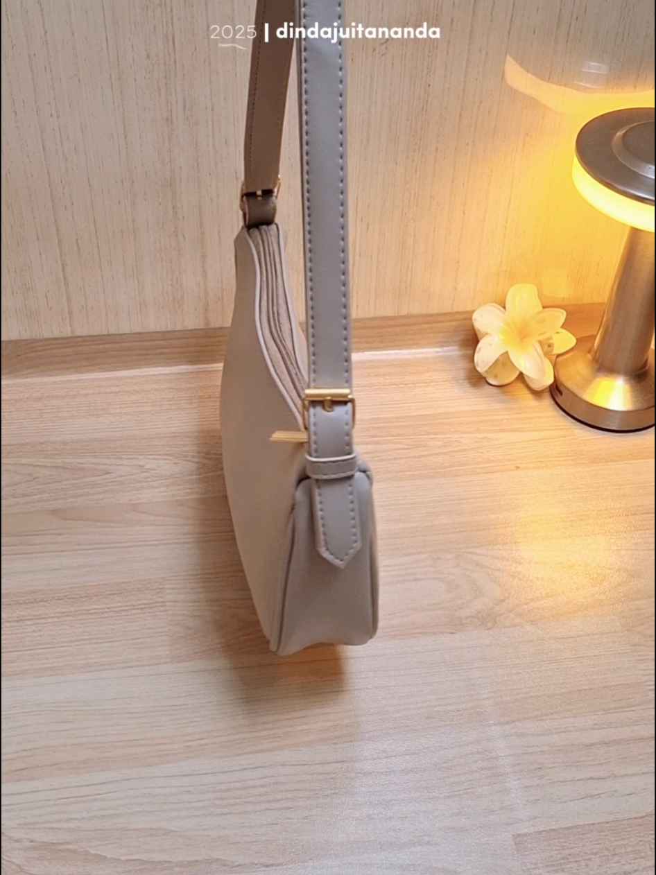 co nya disini gaes  >>> @Dinda Juita Nanda #shoulderbag #tasselempang #taswanita #taskekinian #tas 