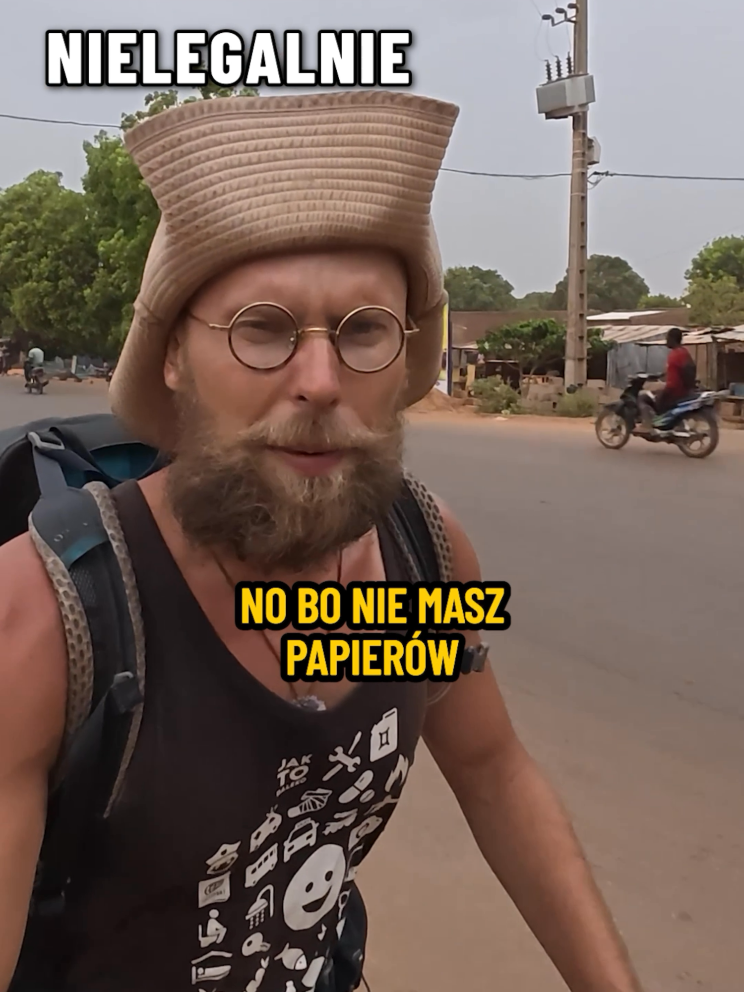 Afryka: PODRÓŻ SZOKUJE 😮 - IMIGRANCI nie wiedzą gdzie jest POLSKA ani jak wygląda życie w EUROPIE! Podróż po Afryce ujawnia szokującą prawdę o świadomości i wiedzy ludzi o Europie. Imigranci często nie wiedzą, gdzie leży Polska ani jaki język się tam używa. W rozmowach pojawia się pytanie: „Czy mogę wyjechać do pracy w Polsce?”. Realia życia w Europie - od cen mieszkań po codzienne wydatki - są im całkowicie obce. Widzimy, jak legendy sukcesu, którzy legalnie wyjechali z wykształceniem lub fachową wiedzą, stają się wzorem dobrobytu w swoich rodzinnych społecznościach. Spirala wyobrażeń o Europie jako lepszym świecie nakręca się w całej Afryce. Moja podróż w jakimś stopniu, pokazuje prawdziwe marzenia i wyobrażenia o życiu w Europie, które często mijają się z rzeczywistością. Wycinek pochodzi z odcinka numer 1 z serii 