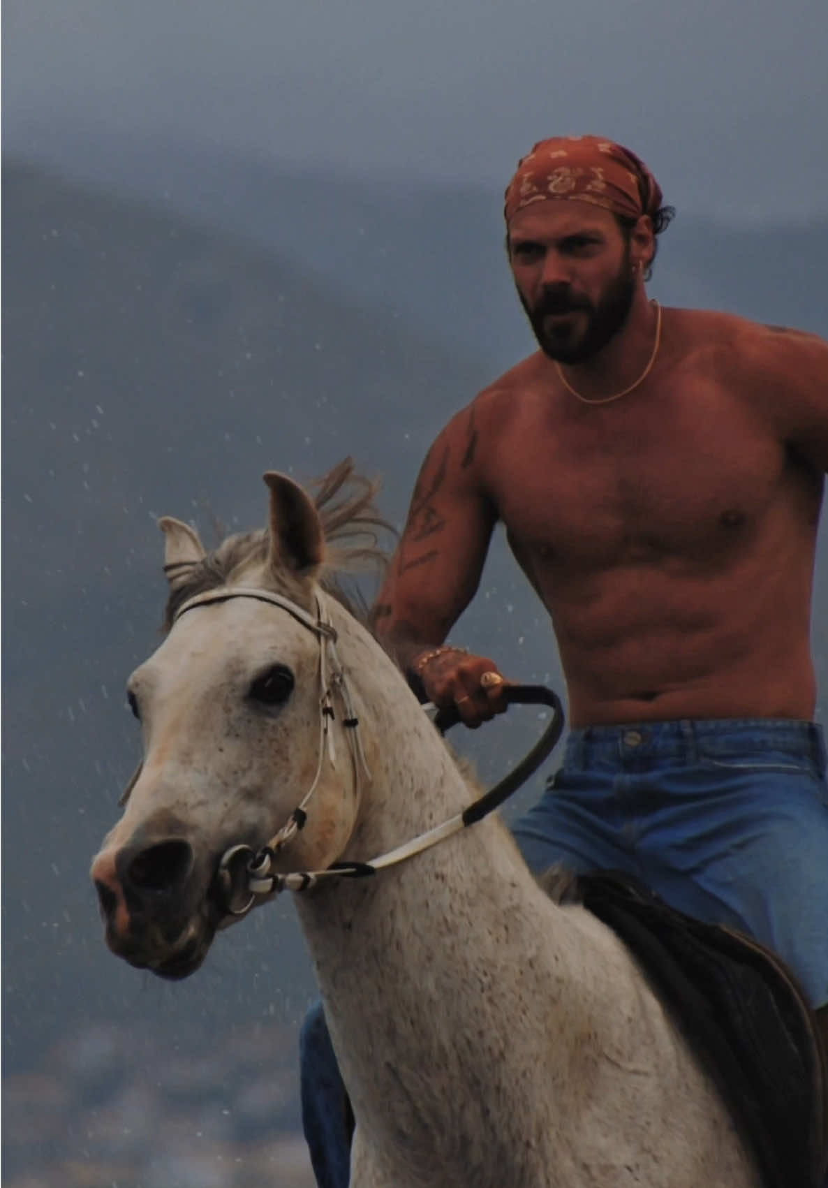 Some turns in life don’t break you,they remake you. #foryoupage #fyp #horse #cowboy #travel 