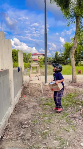 Main bola sama kang paket 😂😅 #fypシ #samasamaketawa 