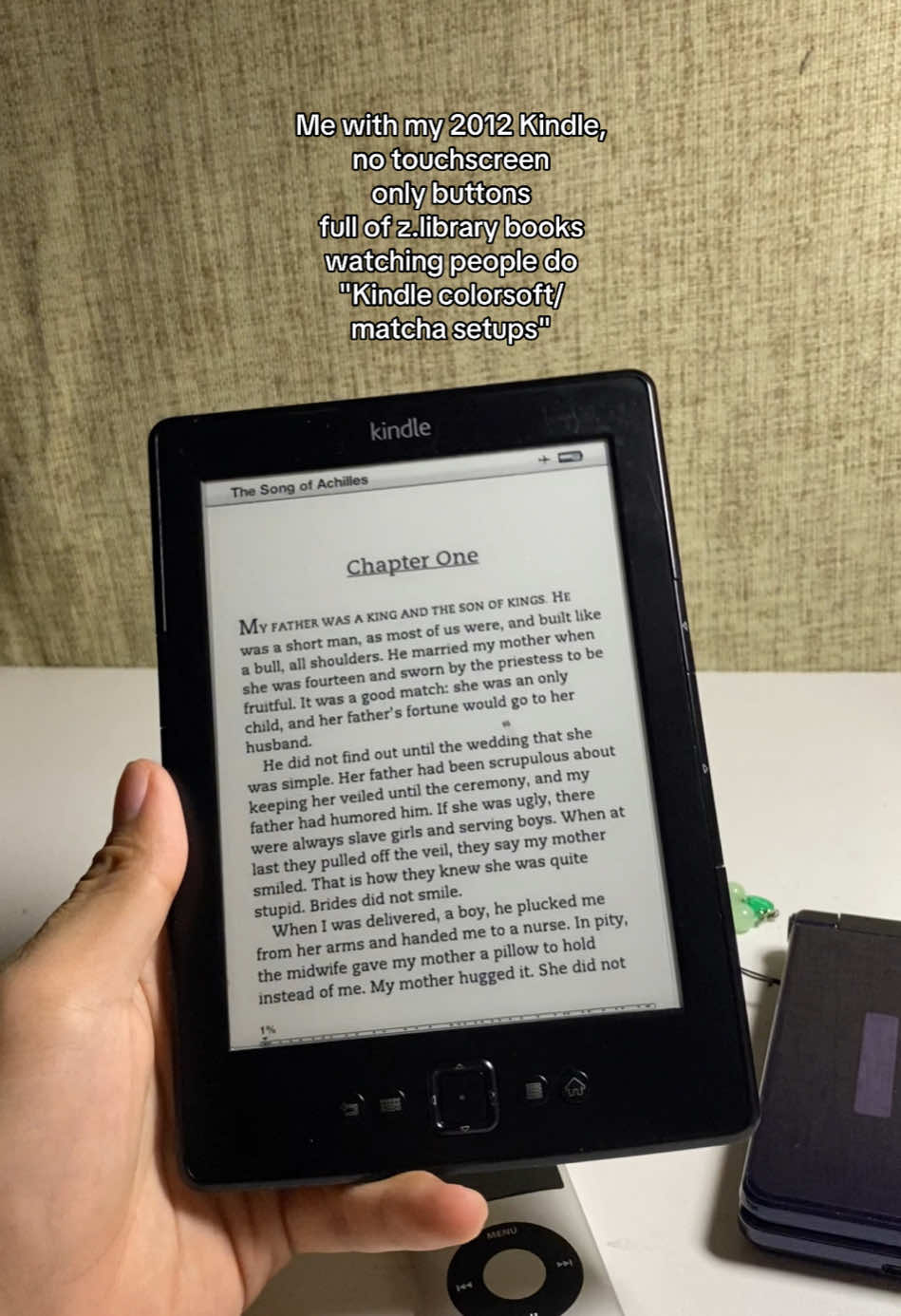 i love my 13 year old kindle🫶📖 #kindle #ereader #kindlepaperwhite 