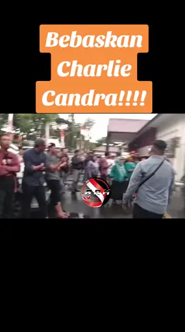 Didalam sedang sidang.  diluar teriak riuh karna mendengar pak Charlie Candra di vonis 4 tahun. Benarkah ini ?.. #gerindra #tangkapjokowi #prabowosubianto #tangkapaguan #fyp 
