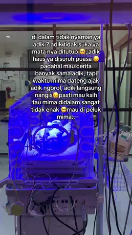 Waktu adik kuning harus di ftotherapi   🥺#masyaallahtabarakkallah #nicu #preemiebaby 