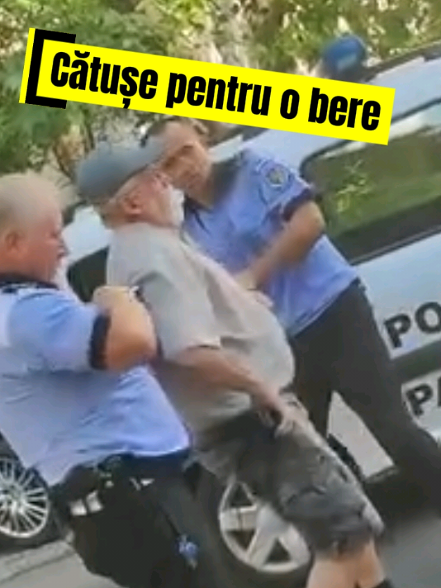 Un bătrân de 70 de ani din Pașcani a fost incatusat de polițiștii locali pentru ca băuse o bere pe strada si a refuzat sa se legitimeze.  Bătrânul nu făcea scandal, stătea de vorba cu niște vecini, cand a fost abordat de polițiștii locali. Omul a fost trântit la pământ si încătușat. Martorii au chemat salvarea cand bătrânului i s-a facut rău. Bătrânul a fost amendat cu 1000 de lei #romania #pascani #politia #locala 