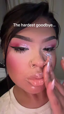 A good makeup day now melted off… #makeup #takingmakeupoff #fypage #beauty #makeupremoval 