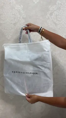 Tommy hilfiger 80₾ ✨IG newcloset.3 #tommyhilfiger #tote #newcloset3 #fyp #foryoupage 