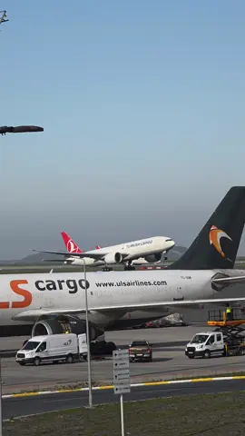 Turkish Airlines'a Ait Boeing 777F Tipi Uçak Istanbul Havalimanından Kalkış Yapıyor #boeing #777 #uçak #tiktok #viral 