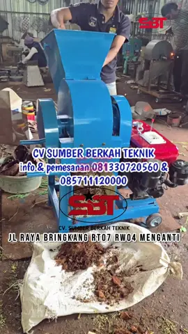 🔥 Uji Coba Limbah Degan dengan Mesin Cacah Giling Serbaguna Tipe 20 – Pesanan Bapak Yance dari Buleleng, Bali! 🔥 Mesin MULTICUT | KOMPAK | PERKASA ini sangat praktis dan tangguh untuk pencacahan berbagai bahan organik dan limbah, ideal untuk peternak dan pengusaha kompos yang memerlukan alat efisien untuk pengolahan limbah dan bahan pakan. ✨ Fungsi Utama: Pencacah segala jenis pakan ternak Pencacah segala jenis sampah & limbah organik Pencacah rumput, legum, dan ranting kecil Penggiling pupuk organik, kohe, dan ranting Penggiling sabut kelapa dan batok kelapa Penggiling limbah pasar (buah & sayur) Pencacah kain, busa, karung & karton Penghalus pakan magot & fermentasi Pencacah kopra Pencacah pelepah sawit & kelapa Pencacah limbah triplek, veneer, dll Pencacah limbah botol kaca Penghancur limbah degan & batok muda Pengolah bahan kompos & dedaunan basah Cocok untuk proses daur ulang skala kecil menengah Penggiling bahan campuran pakan fermentasi padat 🔶 Spesifikasi Mesin: Dimensi: 80 x 70 x 120 cm Tebal Plat: 2,3 mm & 3 mm Kerangka: UNP 50 & 65 Material Pisau: Baja Murni ST-60 Pisau Putar: 3 unit (Ø 20 cm) Pisau Lawan: 2 unit (Ø 20 cm) Motor Penggerak: Engine 6,5 HP / Dinamo 3 HP 1 Phase Roda: 2 unit & pegangan kecil untuk kemudahan mobilitas 📍 Showroom & Bengkel Lengkap: Jl Raya Bringkang Gang Sekolahan RT 07 RW 04, Desa Bringkang, Kecamatan Menganti, Kabupaten Gresik, Jawa Timur 61174 📞 Kontak WA: 0813-3072-0560 | 0857-1112-0000 🌐 Website: www.sumberberkahteknik.com 📌 Google Maps: https://g.co/kgs/exX1VzF #MesinCacahMultifungsi #MesinGilingSerbaguna #PakanTernak #PeternakIndonesia #DaurUlangOrganik #MesinPertanian #TeknologiPertanian #PengusahaKompos #MesinTangguh #Bali #Buleleng #KomposOrganik #LimbahOrganik #MesinIndustri #Multicut #PakanMagot #PengolahanSampah #PupukOrganik #MesinCanggih #ViralTikTok #FYP #Trending #TikTok2025 #ForYou #ViralVideo