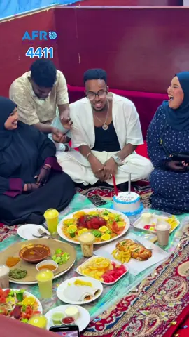 Ali zaki ,Aliina perdon iyo Roodo oo Afro daafi shitay @hassan_hatrik #foruyou #resturant #dheylo #daafi #pizza 