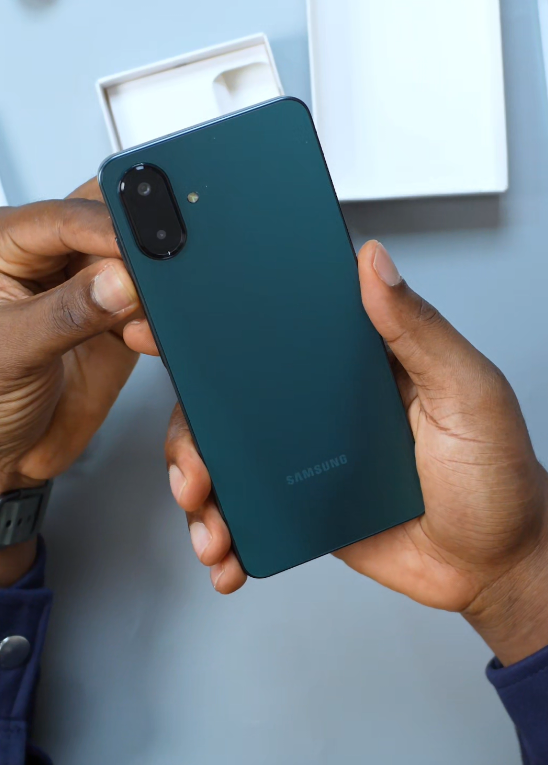 Samsung Galaxy A07 Unboxing Price: ₦134,800 Color: Dark Green Memory: 4GB RAM / 128GB Storage Display: 6.9-inch, 90Hz Processor: MediaTek Helio G99 (6nm) Software: Android 15, One UI 7 (up to 6 years of upgrades) Main Camera: 50MP Front Camera: 8MP Battery: 5000mAh, 25W charging