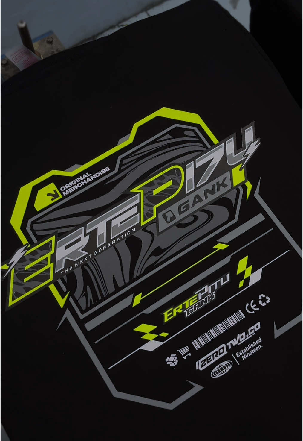 Erte Pi7u😇🔥🔥 - - 🖥️ : Desain suka suka 📩 :0877-5802-8753 - - - - - • Sablon kaos : Lusinan • cetak stiker⁠  : Meteran • ⁠File                : Cdr Jpg Png dll… - - #zerotwo #zerotwoclothing #zerotwoclothingco #fypシ゚ #kaos #sablon #branded #clothing 