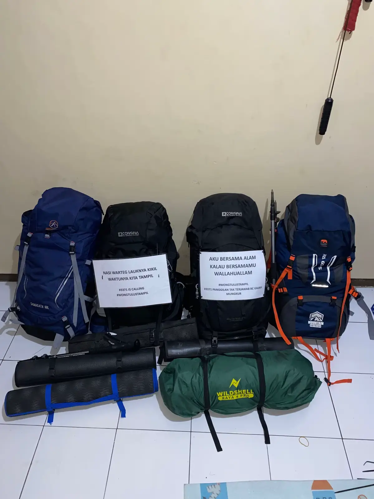 jare ibuk oleh dolan tapi maem sek #sumbingviagajahmungkur #sumbingmountain #sumbing3371mdpl #pendakiindonesia #pendakigunung 