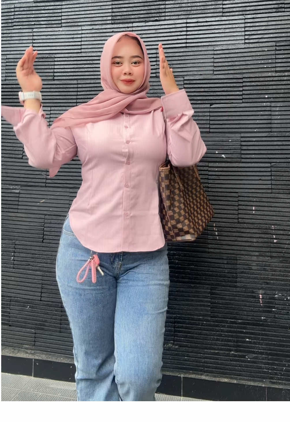 spill outfit kuliah bub🤭🩷 #outfitinspo#OOTD 