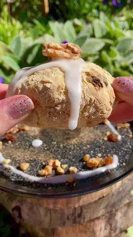 Carrot cake bun 🥕 Recipe on my instagram page #KitchenHacks #recipesoftiktok 