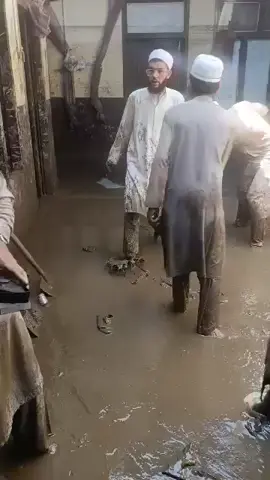 جب صفائی کے دوران مدرسے کے طلباء کو سونا ملا۔۔۔  یہ ہے مدرسہ کی تربیت یہ ہے جزبہ کام کا اللہ ان کو اجر عظیم عطاء فرمائے آمین آمین   #ہاے_________ماشاءاللہ