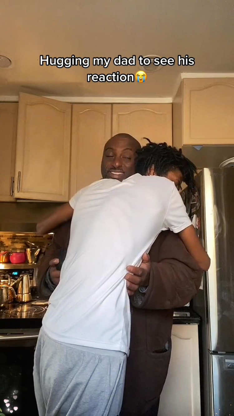 Hugging my dad to see his reaction #dad #hug #loveyou #fyp #reaction #usa🇺🇸