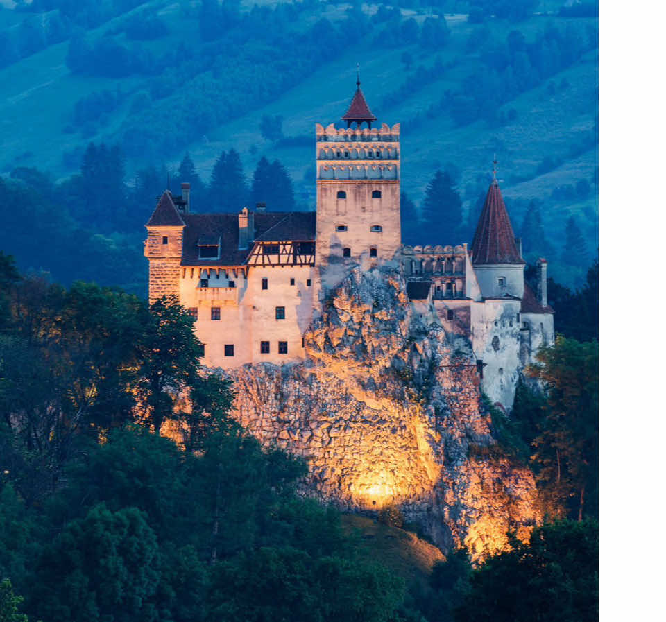 Castillo de Drácula o Castillo de Bran (en rumano: Castelul Bran; es una fortaleza medieval localizada en la actual Rumania, en la localidad homónima, a 25 kilómetros al suroeste de Braşov. Se halla en el lado transilvano de la frontera histórica entre Transilvania y Valaquia, al borde de la carretera nacional 73 🌐 www.latamotour.cl 💻 Celular WSP 📲 +4915257625679 🇩🇪 Correo 📩 latamotoureuropa@gmail.com   🫡 lider de ruta 👮🏻‍♂️ @cortinezoffroad   #rumaniaenmoto #mototurismo #alquiler #tourenmoto #mototour 