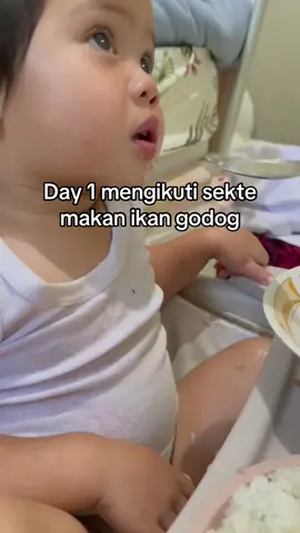 Gimana ni moms malah doyan smpe ludes 4 ekor ikan😩#mpasi#ikangodok