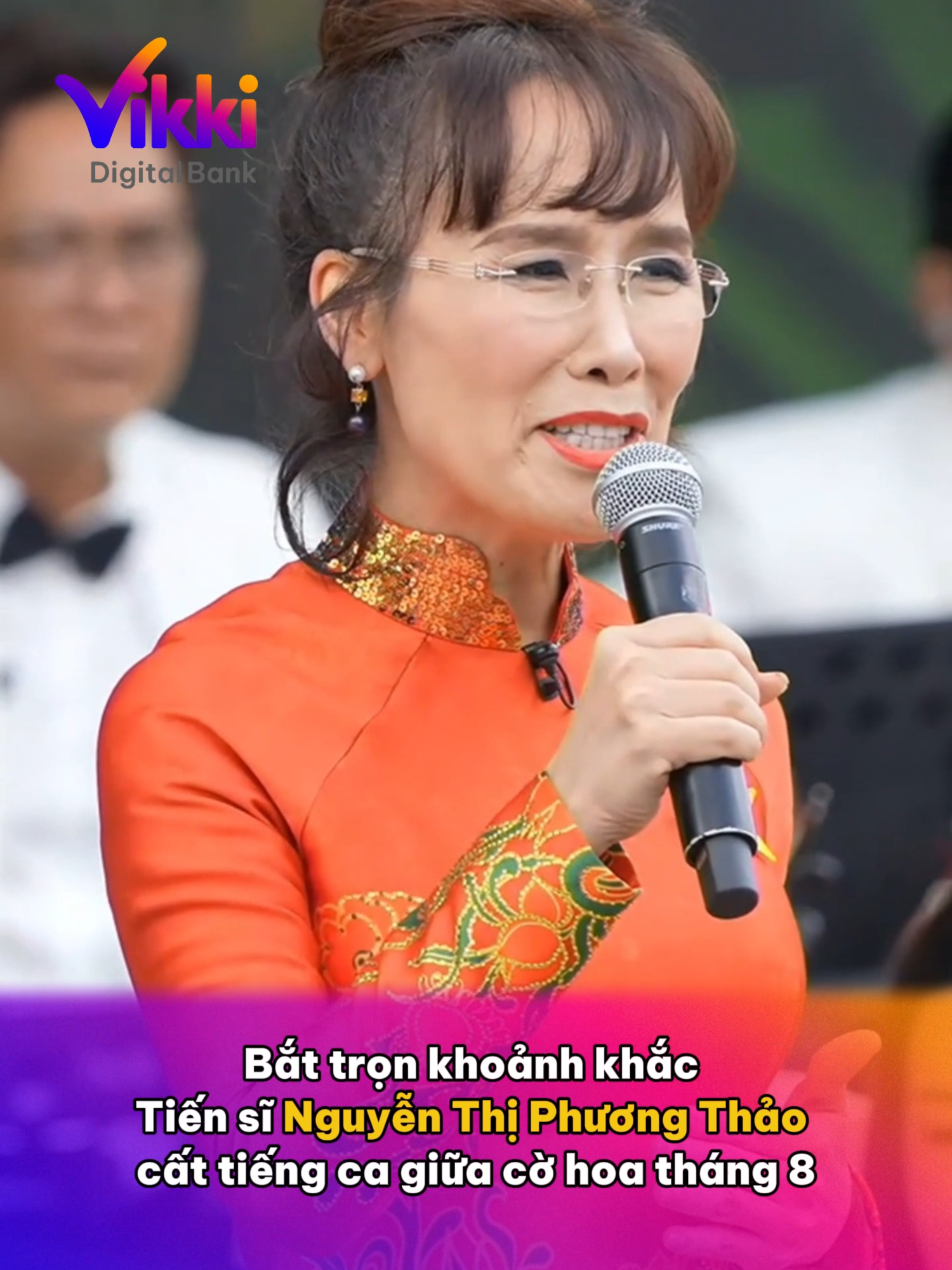 💜 Âm vang lịch sử hào hùng – Chào đón tương lai rực rỡ 🇻🇳 ✨ Tại lễ khánh thành toà nhà Saigon Marina IFC, Tiến sĩ Nguyễn Thị Phương Thảo đã cất vang ca khúc “Tiếng hát giữa rừng Pác Bó” đầy xúc cảm. 🇻🇳 Giữa không gian cờ hoa tháng Tám, khoảnh khắc ấy không chỉ khơi dậy niềm tự hào dân tộc, tái hiện khí thế hào hùng của những ngày lịch sử, mà còn mở ra niềm tin vào một tương lai rực rỡ tại Trái tim tài chính TP.HCM. #Vikki #VikkiDigitalBank #QuocKhanhVietNam #A80