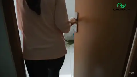 ✨ Bersihkan kamar mandi dan toilet dari bau tak sedap & kotoran membandel.   Dengan **Karbol Lifomach**, kebersihan maksimal, aroma segar tahan lama, dan mengandung **Antibacteri Agent**.   Sudah **terdaftar di Kemenkes**, jadi lebih terpercaya untuk keluarga Anda.   🌿 Tersedia aroma segar pilihan: Lavender, Lemon, dan Sereh.   💧 Rumah bersih, harum, dan nyaman setiap hari.   **Karbol Lifomach – Solusi Keluarga Sehat.**   #KarbolLifomach #SolusiKeluargaSehat #BersihHarumTahanLama #AntibacteriAgent #LantaiBersih 