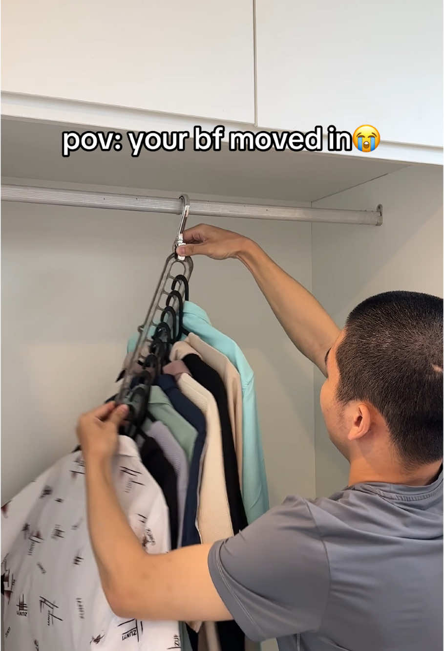 The perfect wardrobe hack begins with this hanger 😎👍#fyp #HomeHacks #explore #viralhack
