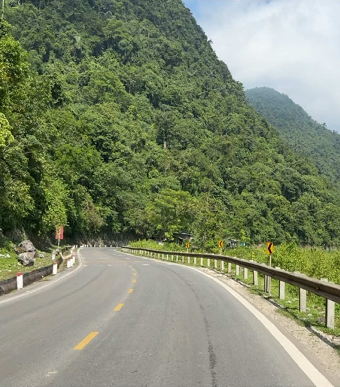 trên đèo Đá Trắng 🏔️ #deodatranghoabinh #hoabinh #deodatrang #xuhuong #trending 