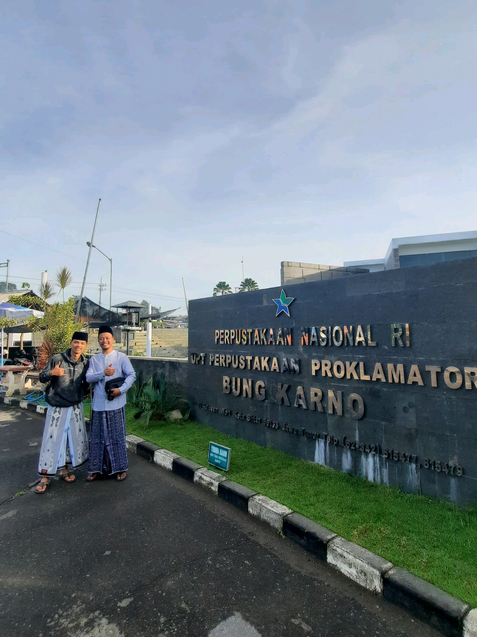 Ziarah ke Sang Proklamator RI, Mumpung masih suasana Hari kemerdekaan RI yg ke 80. #sangproklamator #soekarno #blitar24jam #fyp #ziarah 