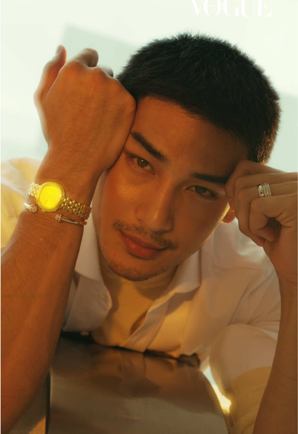 #VogueMore เผยเบื้องหลังการถ่ายทำปกโว้กดิจิทัลที่ได้ ‘อาโป-ณัฐวิญญ์’ @Apo555 แบรนด์แอมบาสเดอร์ระดับโลกแห่ง PIAGET แบรนด์นาฬิกาและเครื่องประดับชั้นสูงสัญชาติสวิส มาร่วมสะท้อนความโดดเด่นของนาฬิกาและเครื่องประดับไอคอนิกหลายรุ่น ผ่านสไตล์มัสคิวลีนคลีนสะอาดตาที่ทุกคนต้องจับจ้องอีกครั้ง #PIAGET #PIAGETxApo  ช่างภาพ: ณัฐ ประกอบสันติสุข  สไตลิสท์: จิรัฏฐ์ ทรัพย์พิศาลกุล  ผู้ช่วยสไตลิสท์: ฐิตาภรณ์ พุกพัก  แต่งหน้า: ภคณัฏฐ์ พูลสวัสดิ์  ทำผม: ภิญโญ ลิไธสง  โปรดิวเซอร์: อรอุษา สัญหกาญจนานนท์  ครีเอทีพ/กำกับ: สมกมล แซ่โง้ว ช่างภาพวิดีโอ: ภคณรรพ์ ถนนทิพย์ ตัดต่อ: ธรรมนูญ เพ็งภักดิ์ ฝ่ายโฆษณา: สิยานันท์ ช่อลำเจียก