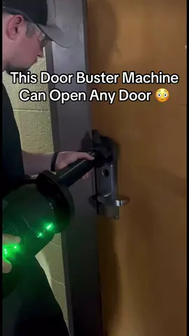 So that reinforced door I brought is useless 🤦‍♂️  #police #doorbuster #entry #raid #open 
