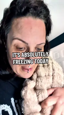 it's definitely time to be getting the snuggly blankets out, cosy season is upon us 🍁 #blanket #blankets #dealdrops  #cosyseason #tiktokmademebuyit 