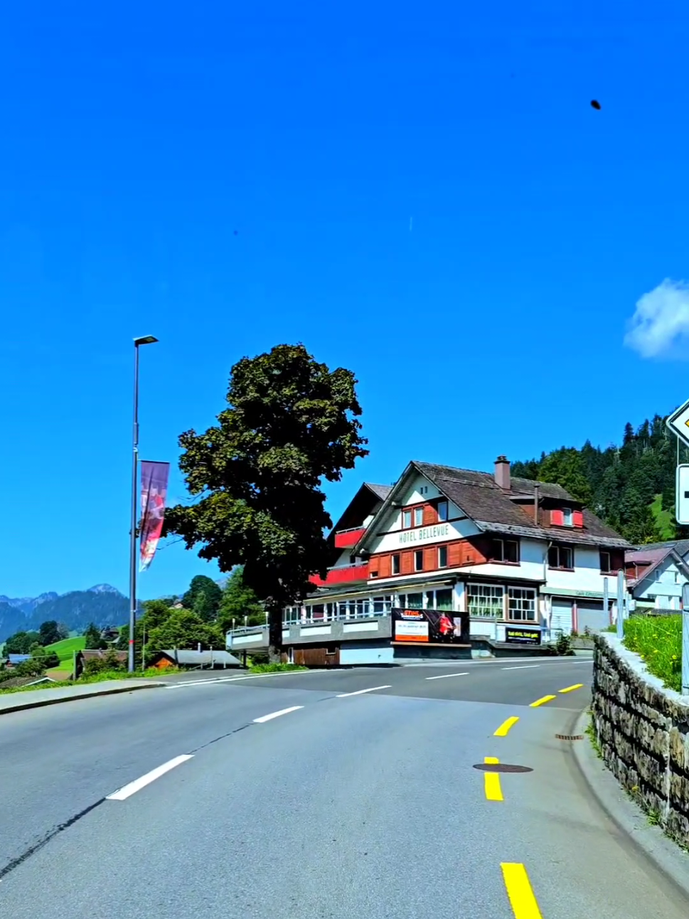#switzerland 📍🇨🇭⛰️🏡#swissalps #nature #fyp #foryou 