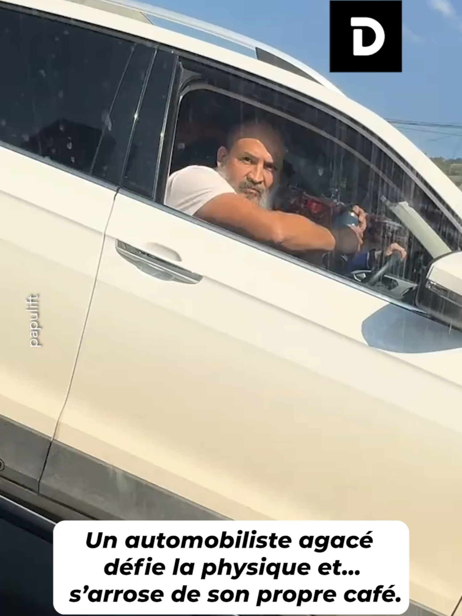 Au Mexique, un automobiliste agacé perd tout sens des lois de la physique et finit par se renverser son café dessus. #insolite #info #apprendresurtiktok