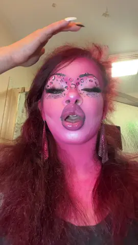 are you hiding? 👀😵‍💫 #cheetahprint #transition #artistsoftiktok #spotted #art 