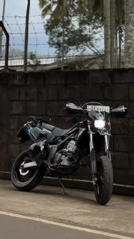 අල්ලන්න හදන්නැ මම වාසි😏🖤#kawasaki #dtracker250 #dtracker #bew4946 #supermoto #black🖤 #matale #fyp #viralvideo #trending #onemillionaudition #srilankan_tik_tok🇱🇰 