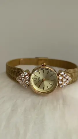 🌷✨💕⌚️#womenwatch #vintagewatch #daintywatch #luxurywatch #goldwatch #goldjwellery #fyyp #fyp 
