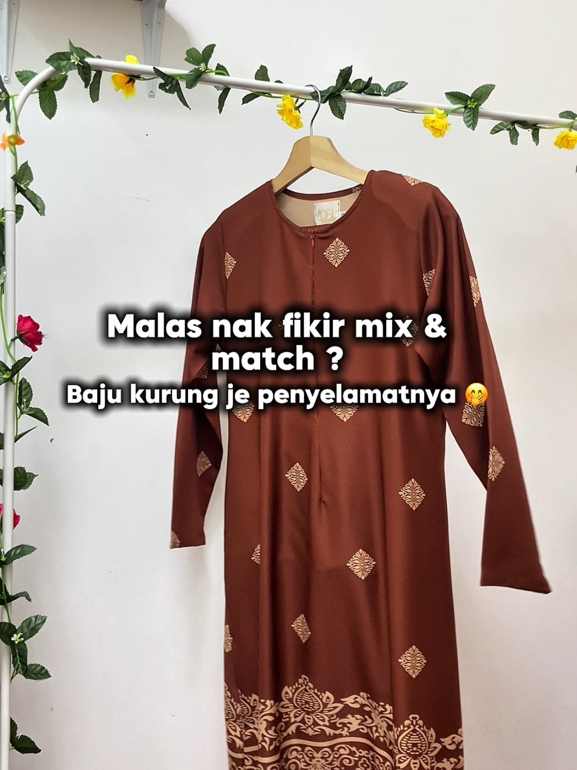 Kurung aurea ni memang life saver 😍 Tak payah pening fikir matching dah. Simple tapi buat kita toleh 2 kali 🤭 (a)  #bajukurung #kurungsongket #kurungriau #adeladyanaelegance #fypシ゚ 