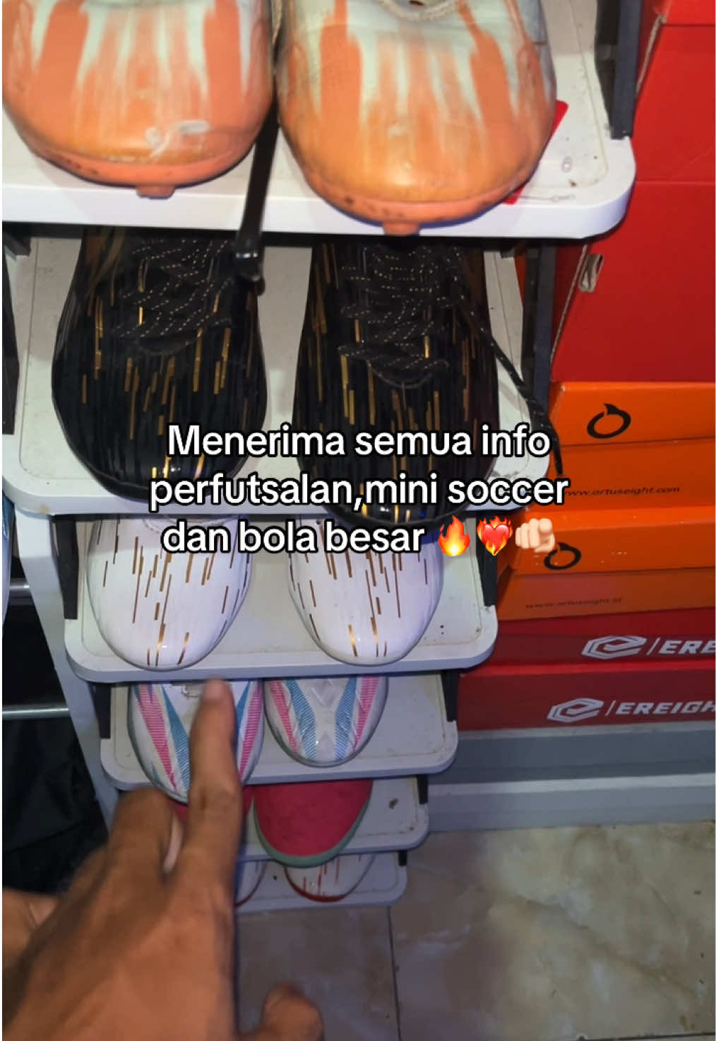 Info cuy🔥🫵🏻 coba sebutin sepatu favorit kalian!. #masjawa17 #lewatberanda #sepakbola 
