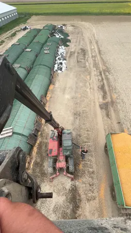 UWAGA Pawel będzie skakał 🤣 cytując klasyka (CZYNNOŚCI WYKONYWANE PRZEZ PROFESJONALISTÓW NIE POWTARZAĆ W DOMU)@BartekP12 #agriculture #manitou #calodobowooporowo🔥 