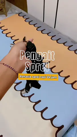 Tinggal klik, sprei dijamin rapi anti geser anti berantakan 24 jam cuma pakai alat ini ✨🤏🏻 #pengait #pengaitsprei #pengaitspreikasur #sprei #fyp 
