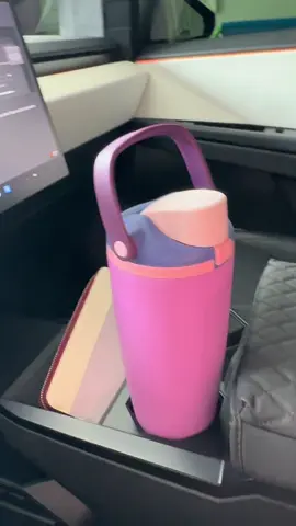 LIKE WHAT!? Stanley who? #owalawaterbottle #MomsofTikTok #momhacks #viraltiktok 