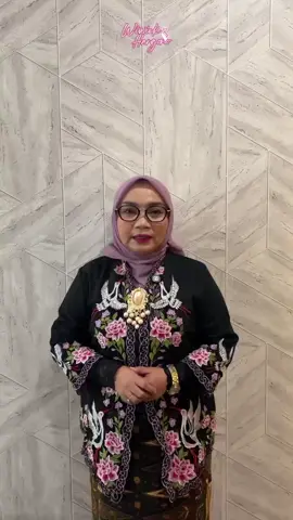 Afirmasi positif bikin harimu lebih bermakna. Karena setiap ucapan baik adalah doa, dan apa yang diucapkan bisa menjadi kenyataan dalam hidup kita.  Tetap semangat melakukan hal-hal baik, agar bermanfaat bukan hanya untuk diri sendiri tapi juga untuk orang-orang di sekitar kita ya Sahabat Bu Tri🥰 #wiwiekhargono #triadhianto #kotabekasi #kotabekasikeren #afirmasipositif