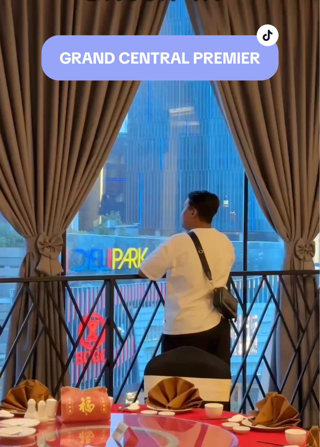 Salah satu hotel di Medan yang lokasinya paling strategis. Pantas aja selalu full. Harganya juga worth it. Udah pernah nginap disini? . #infoasikdimas #medan #staycationmedan #hotel #traveling 