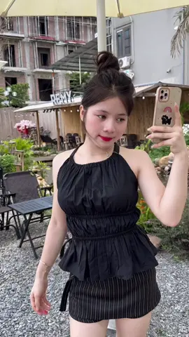 Áo cổ yếm mẫu mới