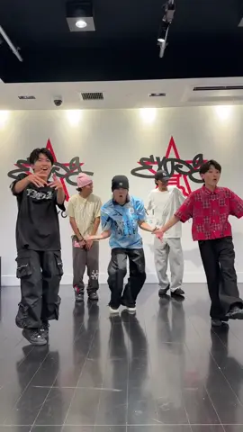 @KID PHENOMENON【公式】 の夫松健介さんに、新曲『Snakebite』を撮影していただきました‼️ ありがとうございました✨ #kidphenomenon さん #キドフェノ #夫松健介 さん #自由に右左右左  #snakebite 