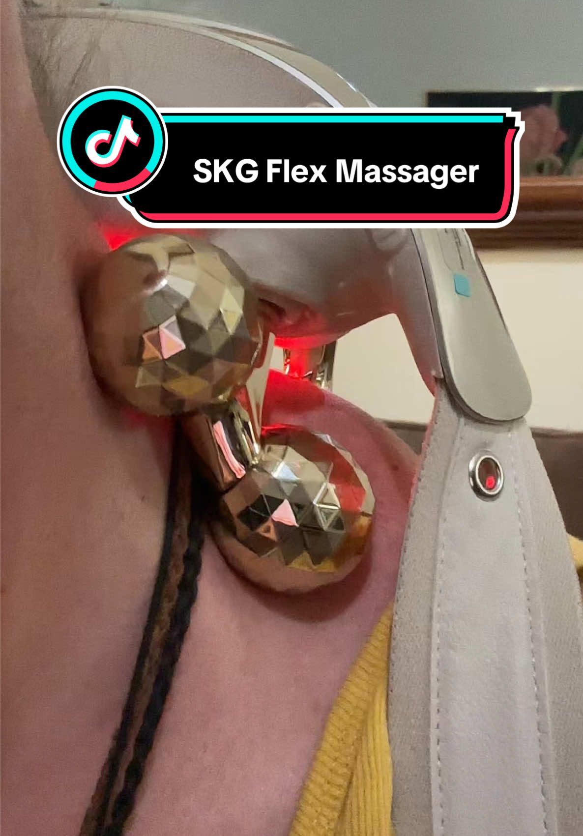 Your personal masseuse is HERE! 💆‍♀️ Say goodbye to neck and shoulder pain with the SKG Flex Massager!!It’s like a deep tissue massage anytime, anywhere. 😍 I’ve been using this after long days and it’s a total game-changer. The heat therapy and kneading nodes hit all the right spots! ✨ @SKGOfficial  #SKGFlexMassager #SKG #SKGMassager #SKGift #shoulderpain 
