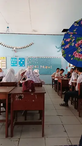putar ke kiri eee #trandkelas #putarkekiri #fyp #storysmp🌻 