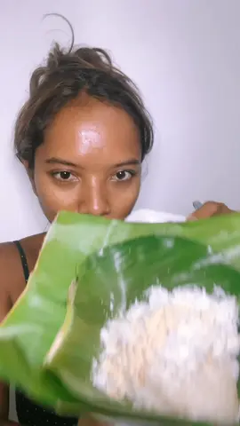 Penasaran bgt sm ini ketan, baru pertama kali bgt makan. Ada yg tau dr mana? #jajananpasar #jajananjadul #makanenak #klepon #viraltiktok 