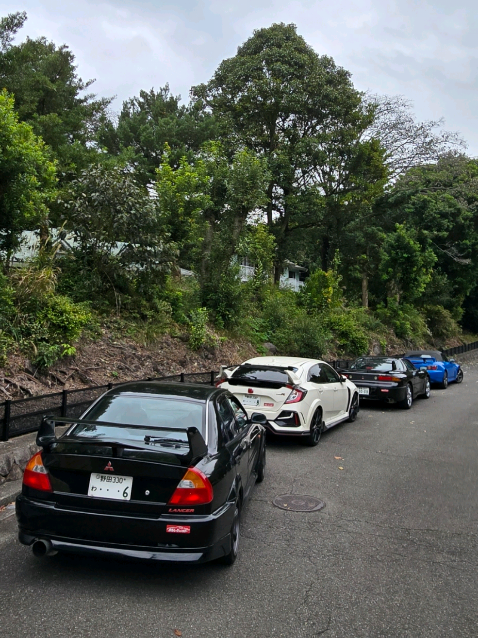 Driving hours through the night, and waking up to these cars in Ito 😍. A short rest before we head back out again, with some sound clips of the EVO 6. No idea what mods were done but the doses were so good 🤌🏾 #japantravel #evo6 #japantrip #shizuoka #jdmclassic 
